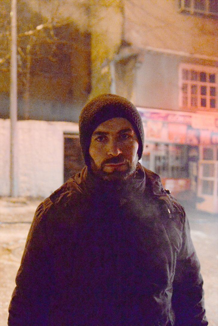 Afgan ailenin hayatını gazete dağıtıcısı kurtardı G5