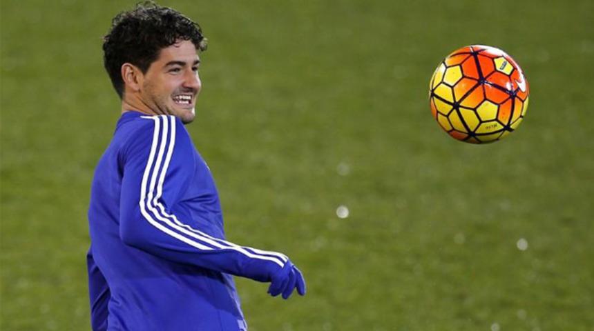 Galatasaray Pato transferi i&ccedil;in imkanları zorluyor 