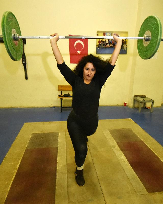 'Halter erkek sporu' diyenlere inat şampiyonluk istiyor