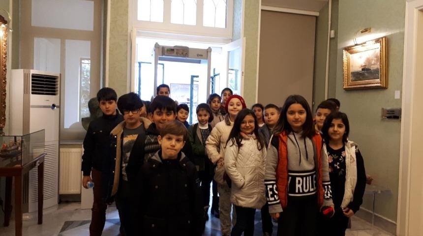 Bayraklılı &ccedil;ocuklar m&uuml;zeleri geziyor