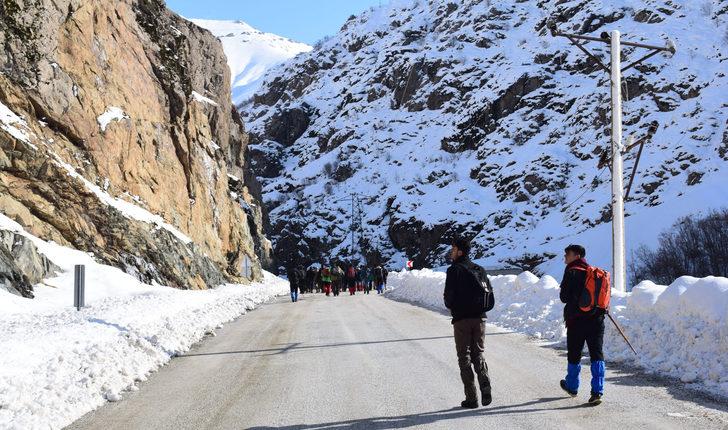Hakkari'de öğrencilerin keşfettiği mağaranın bölgede bir benzeri daha yok G2