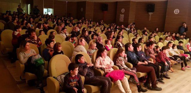 Efeler’de tiyatro festivali başladı