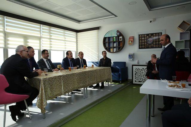 Denetimli serbestlik yükümlüleri okulların temizlik ve bakımını gerçekleştiriyor