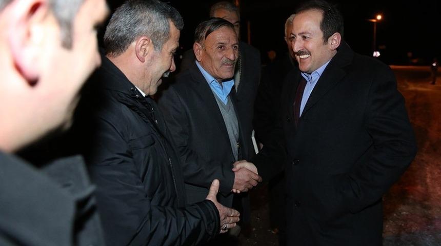 Vali Pehlivan &Ccedil;i&ccedil;ekli Mahallesi&rsquo;nde vatandaşlarla buluştu