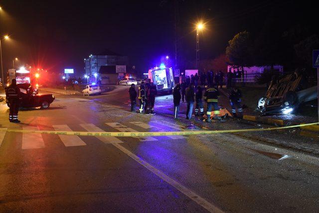 G&Uuml;NCELLEME - Bartın da trafik kazası: 1 &ouml;l&uuml;, 3 yaralı 4