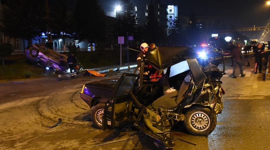 G&Uuml;NCELLEME - Bartın'da trafik kazası: 1 &ouml;l&uuml;, 3 yaralı
