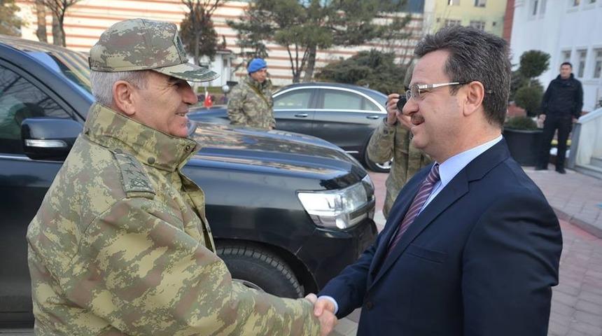 Orgeneral Savaş&rsquo;tan, Vali &Uuml;nl&uuml;&rsquo;ye ziyaret