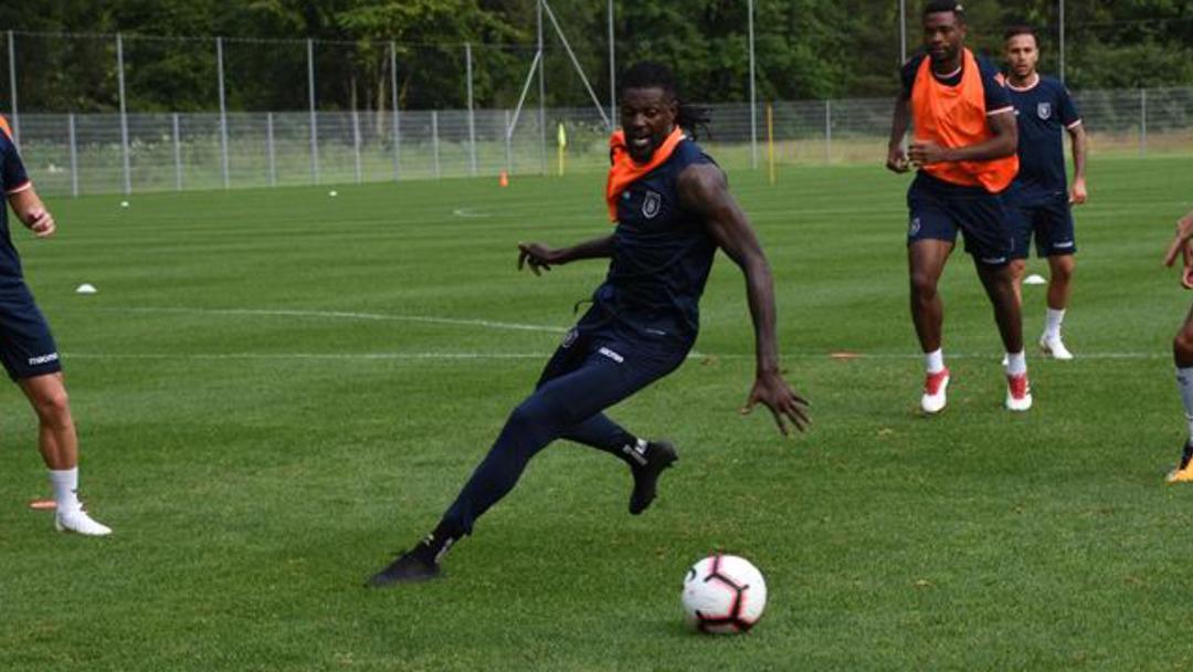 Fenerbah&ccedil;e'nin Adebayor'u hafta sonuna kadar a&ccedil;ıklaması bekleniyor