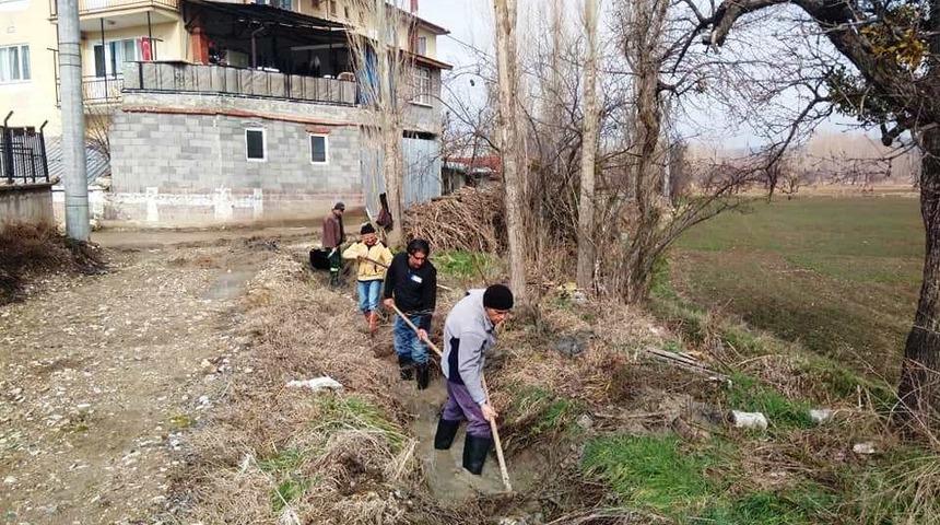 Hisarcık&rsquo;ta sulama kanallarında temizlik erken başladı