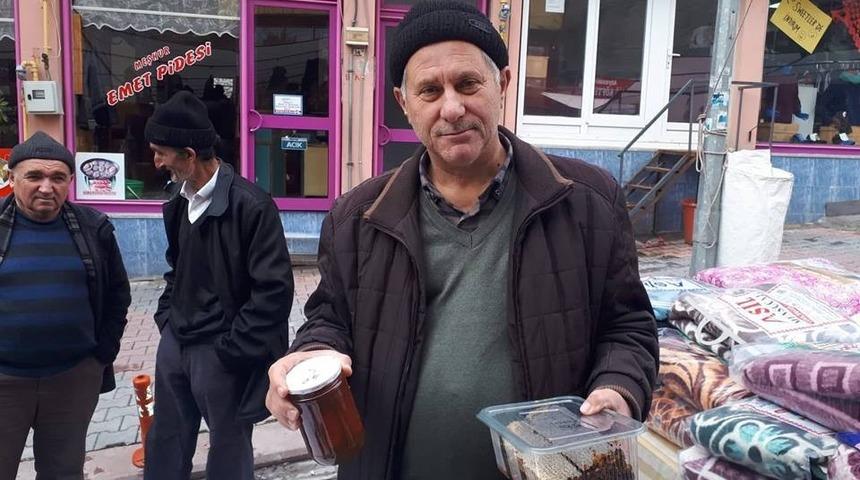 30 yıldır bal &uuml;retip satıyor