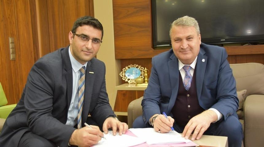 Yunusemre’de çalışanları sevindiren sözleşme