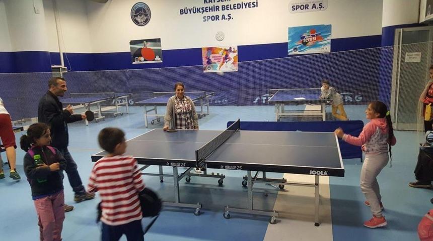 &ldquo;Soğuk Zamanlarda Sıcak Salonlarımızda Spora&rdquo; projesi başladı