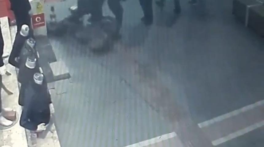 Yaya yoluna giren motosiklet &ccedil;ocuğa &ccedil;arptı