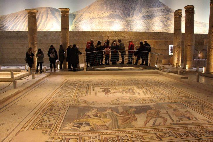 Çingene Kız'ın gözlerine ziyaretçi akını  G2