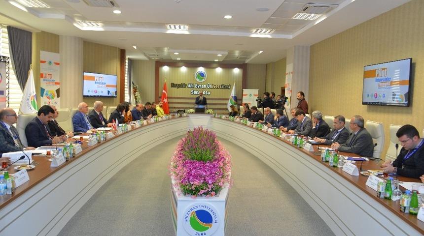 Kırşehir&rsquo;de &ldquo;Pilot &Uuml;niversiteler Y&ouml;nerge Hazırlama &Ccedil;alıştayı&rdquo;na katıldı