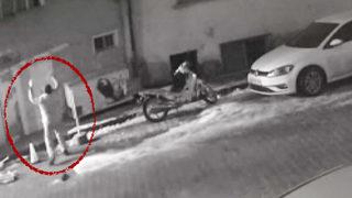 Yangında mahsur kalan çocuklarını camdan attı, o ise böyle kurtardı