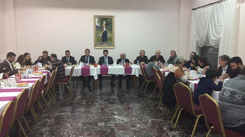 AR&Uuml;&rsquo;de veda yemeği d&uuml;zenlendi