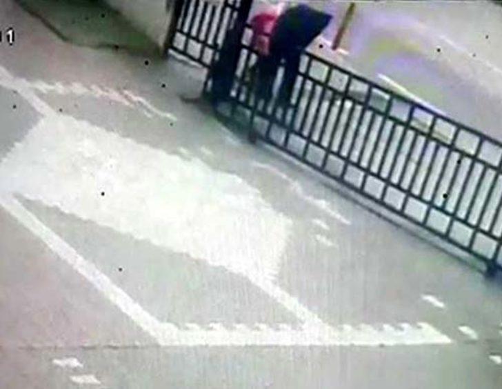 Sokak ortasında sapık şoku! Küçük kızı kucaklayıp kaçırmaya çalıştı! G1