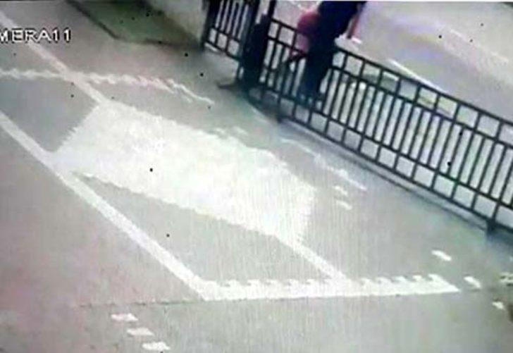 Sokak ortasında sapık şoku! Küçük kızı kucaklayıp kaçırmaya çalıştı! G3