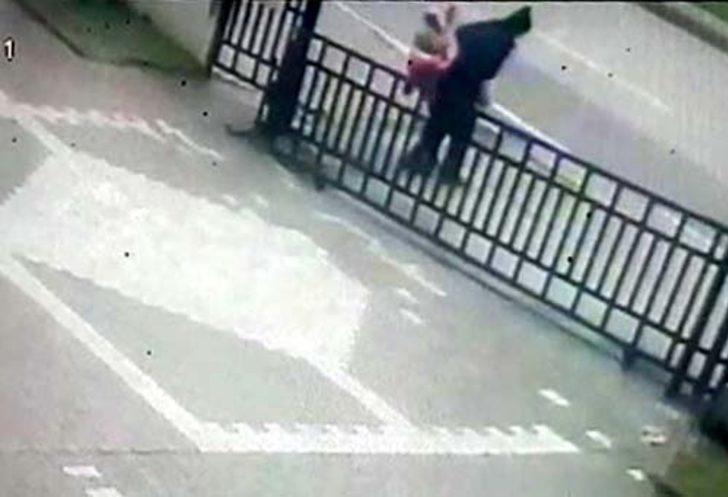 Sokak ortasında sapık şoku! Küçük kızı kucaklayıp kaçırmaya çalıştı! G4