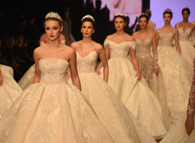 Ünlü top modeller If Wedding Fashion İzmir'de podyuma çıktı