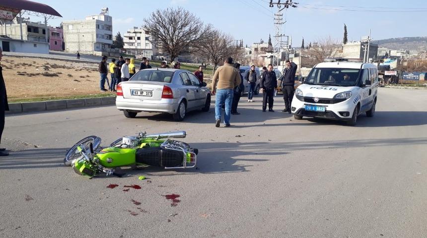 Otomobil ile motosiklet &ccedil;arpıştı: 2 yaralı