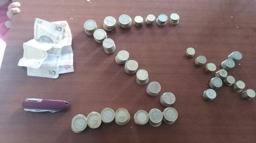 Yabancı uyruklu dilencinin &uuml;zerinden g&uuml;nl&uuml;k hasılatı olarak 182 lira ve &ccedil;akı &ccedil;ıktı