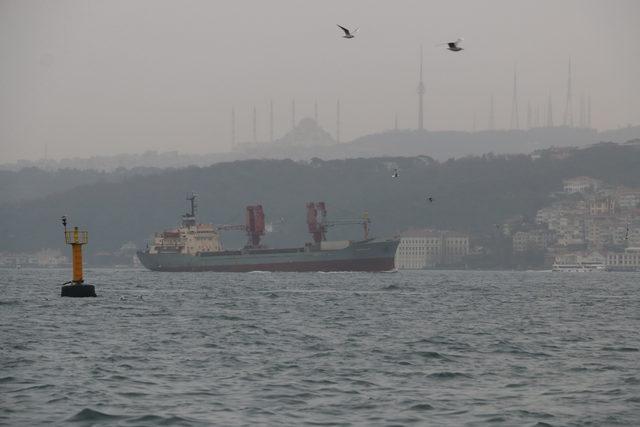 Rus askeri kargo gemisi İstanbul Boğazı'ndan geçti