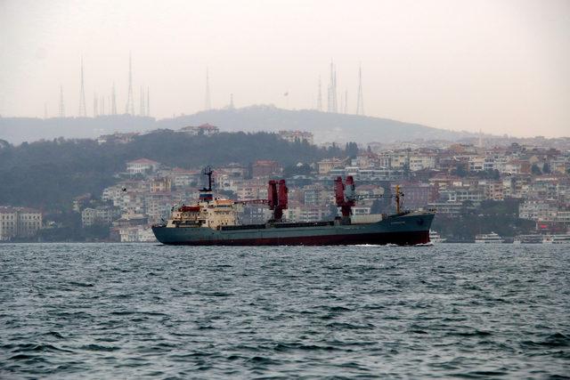 Rus askeri kargo gemisi İstanbul Boğazı'ndan geçti