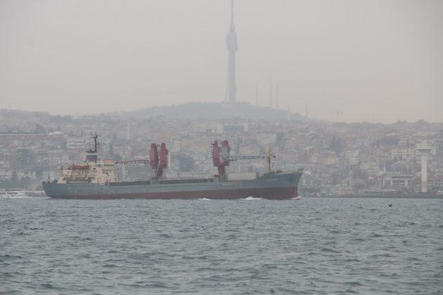 Rus askeri kargo gemisi İstanbul Boğazı'ndan geçti