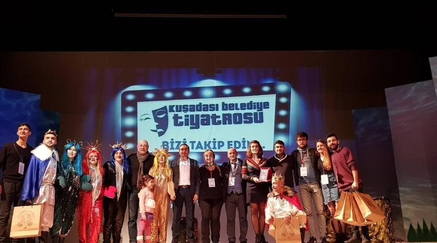 &lsquo;Deniz Dibinde Zil Sesi&rsquo; seyirciyle buluşmaya devam ediyor