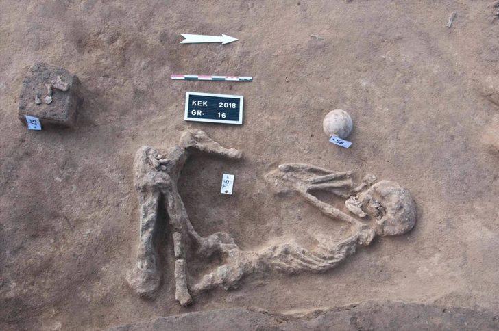 Mısır'da Hiksoslar dönemine ait mezarlar bulundu  G1