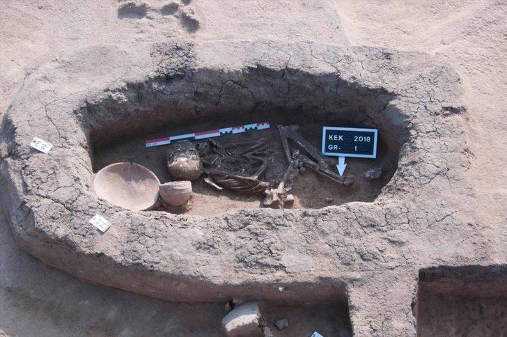 Mısır'da Hiksoslar dönemine ait mezarlar bulundu  G3