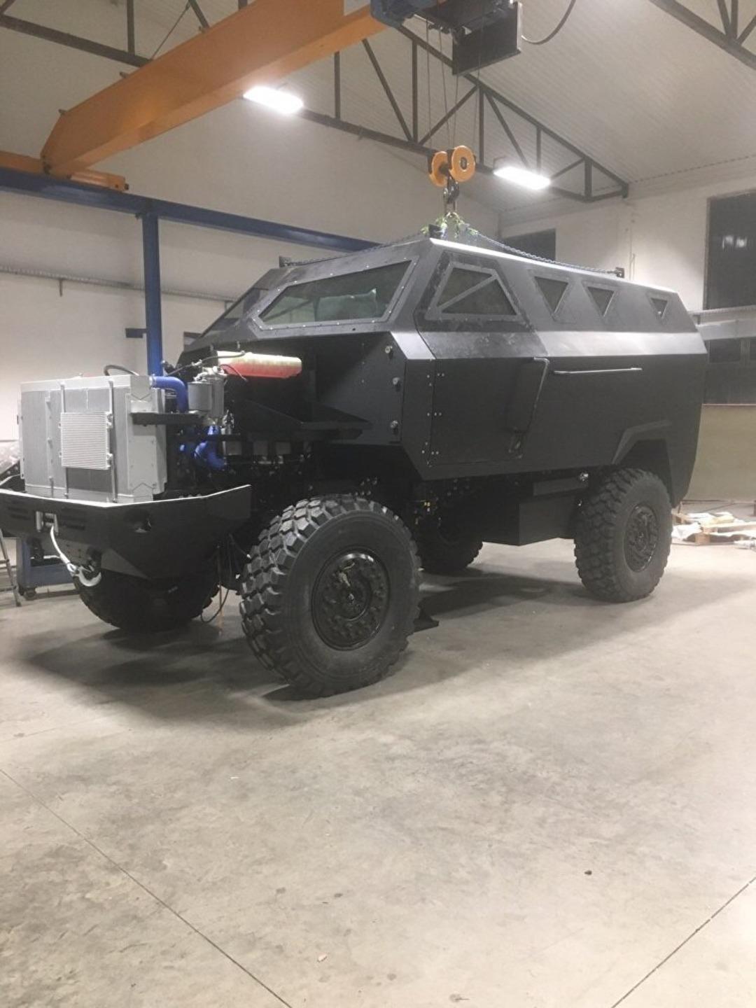 Sırbistan yapımı yeni 'Despot' zırhlısı g&ouml;r&uuml;c&uuml;ye &ccedil;ıkarıldı 