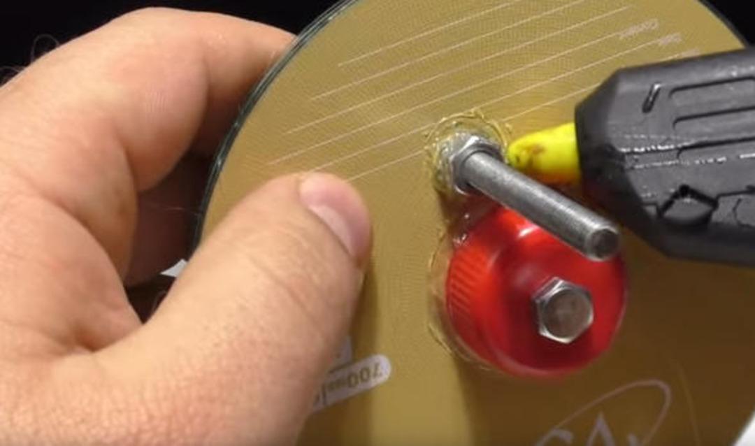 İngiliz m&uuml;hendis CD'den &ouml;yle bir şey yaptı ki... 