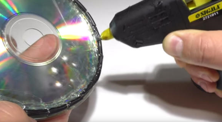 İngiliz mühendis CD'den öyle bir şey yaptı ki...  G1