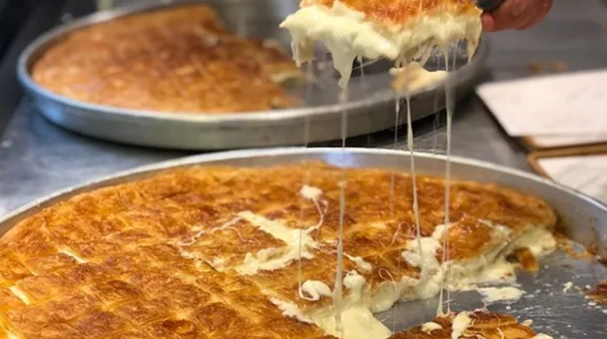 Gastronomi cenneti Adana'nın ağzımızın suyunu akıtan meşhur yemeği: Adana böreği
