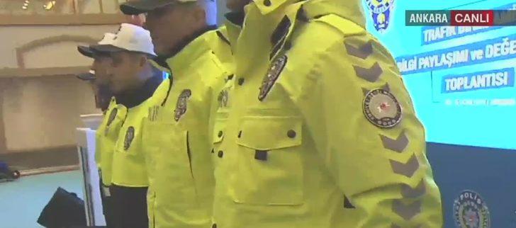 Yeni polis kıyafetleri! Trafik polislerinin yeni kıyafetleri canlı yayında tanıtıldı G3