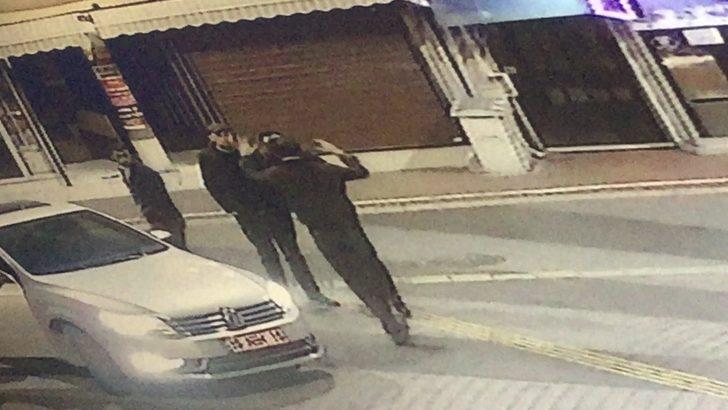 Bursa'da garip olay! Tartıştıkları adamı önce vurdular sonra arabaya alıp... G1