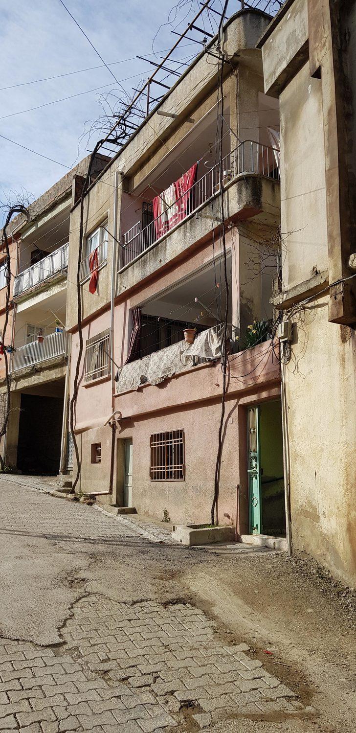 Kocasını öldürdü, cesedini 4 parçaya bölüp bahçeye gömdü G3