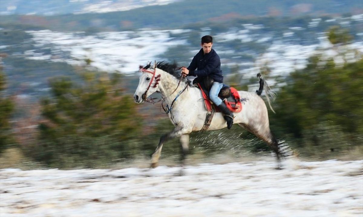 Uşak'ta eğlencenin adı "Kuralsız Cirit" 