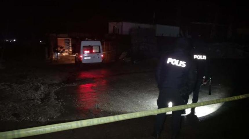 Edirne'de spiralle a&ccedil;ılmak istenen &ccedil;elik kasadaki f&uuml;nyeler patladı, 3 kişi ağır yaralandı