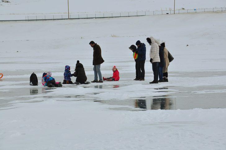 Çıldır Gölü'ne ziyaretçi akını G3