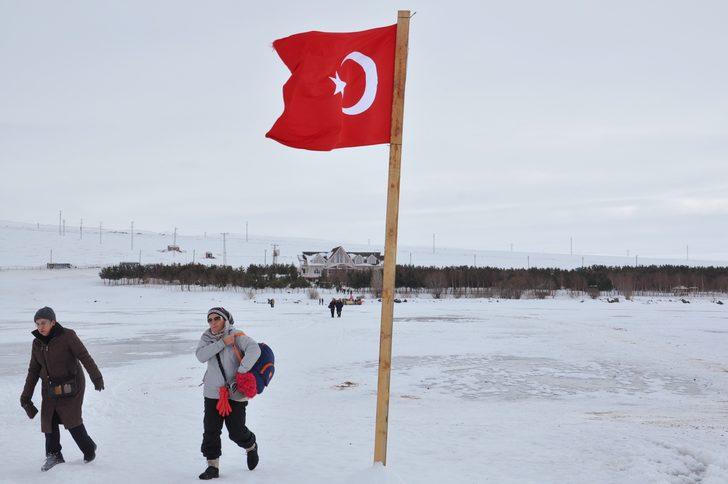 Çıldır Gölü'ne ziyaretçi akını G4