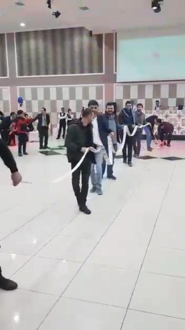 Böylesi görülmedi! Düğünde 10 metrelik takı G1