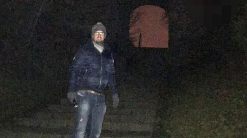 Çektikleri fotoğraftaki 'rahip hayaletini' günler sonra fark ettiler