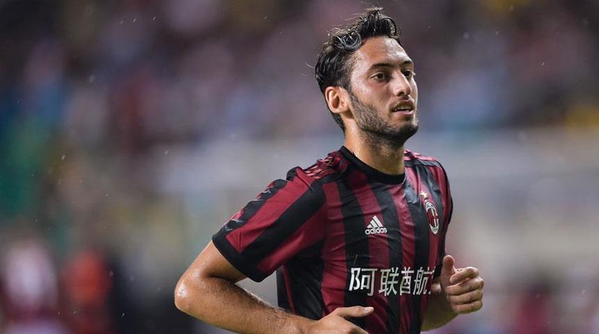 Hakan Çalhanoğlu: Galatasaray iddiaları yalan, Milan'da kalacağım