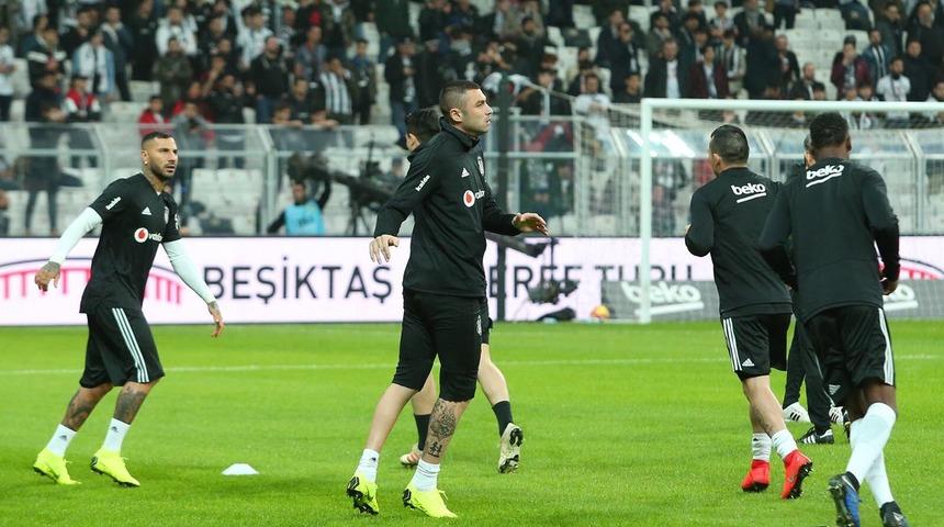 Burak Yılmaz’a hem destek hem de protesto