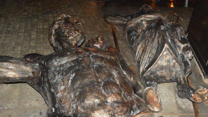 Aydın'daki Poseidon heykeli bu hale geldi!  G1