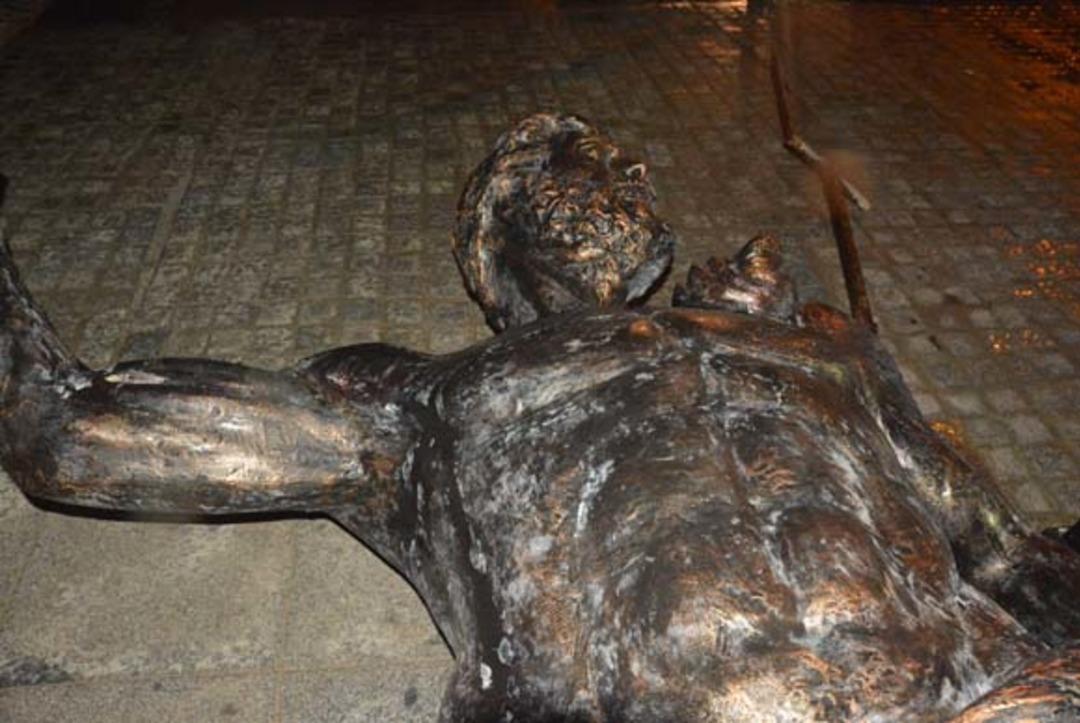 Aydın'daki Poseidon heykeli bu hale geldi! 